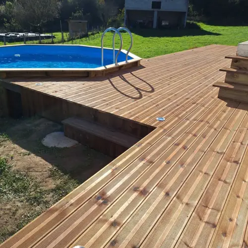 Pose de terrasse extérieur près de Castres