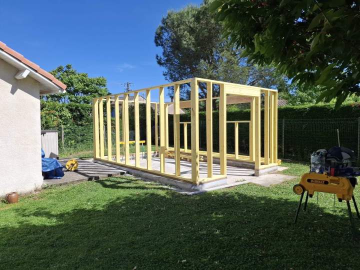 Maison en bois en construction près de Castres