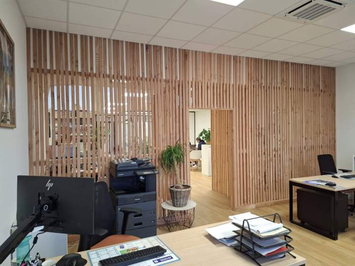 Mise en place de cloisons pour structurer vos espaces