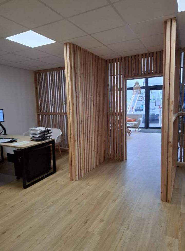Intérieur de maison en bois près de Castres