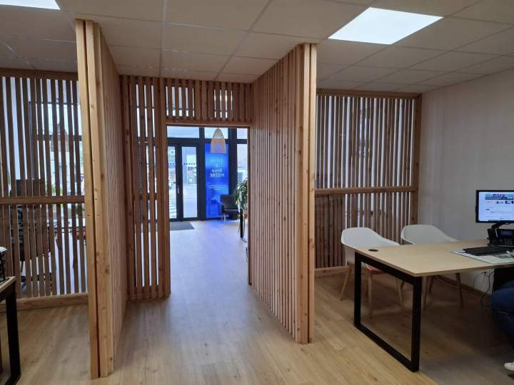 Intérieur de maison en bois près de Castres