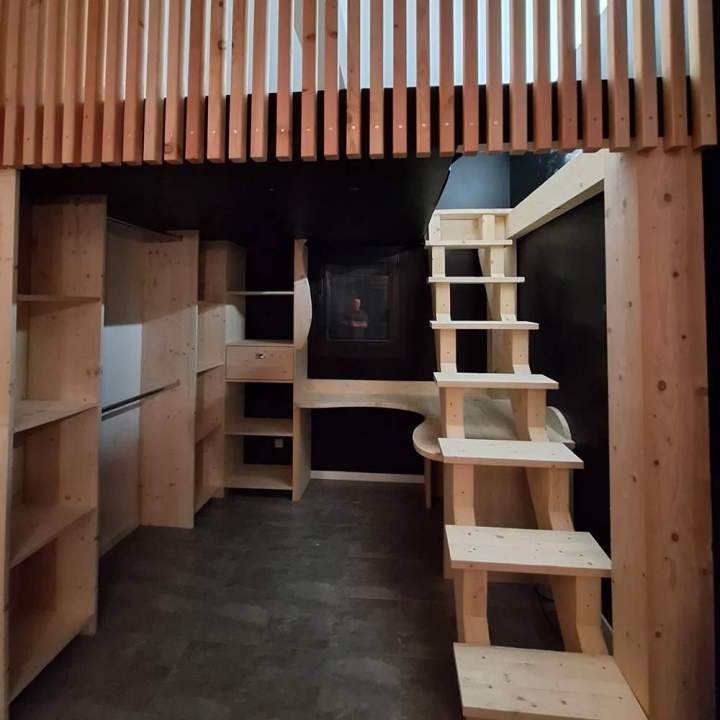 Meuble en bois près de Castres