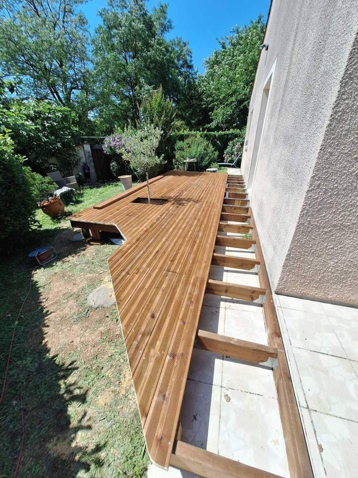 Terrasse en bois près de Castres