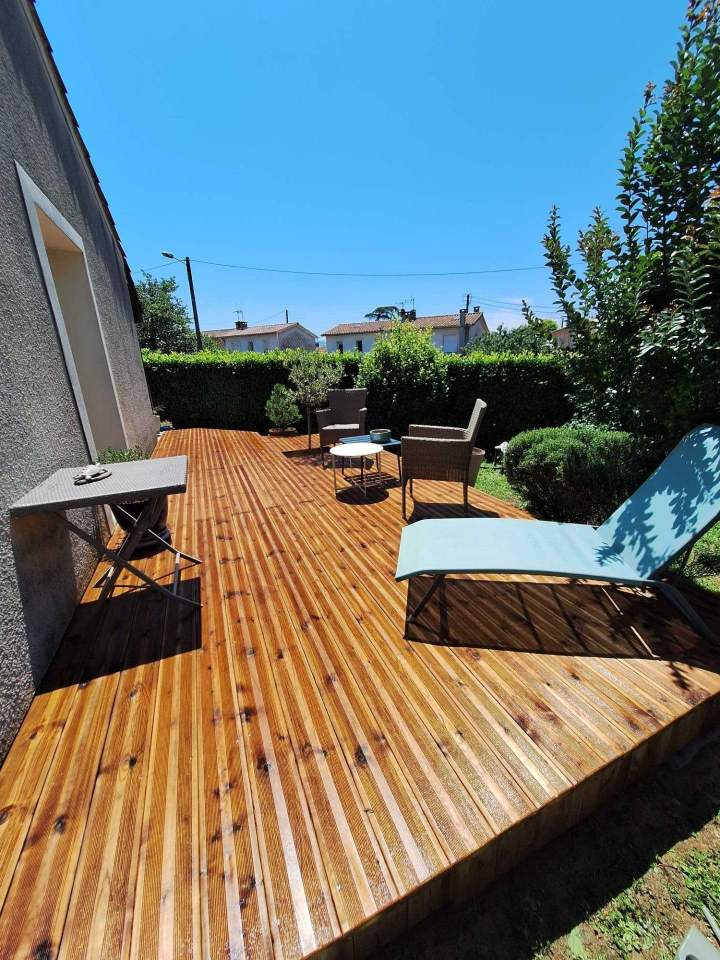 Terrasse en bois près de Castres